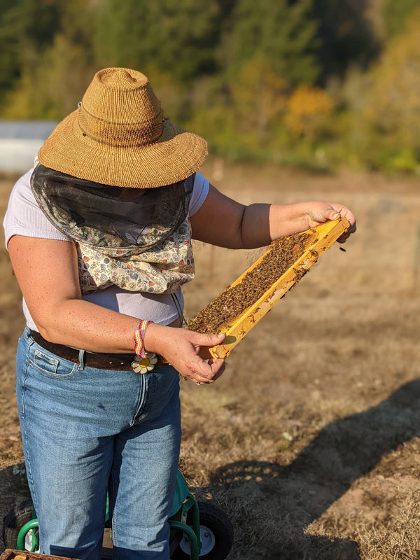 Beekeeper Profile: Fonta Molyneaux