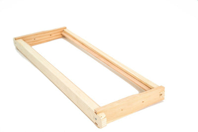 Foundationless medium frame with top and bottom comb guides